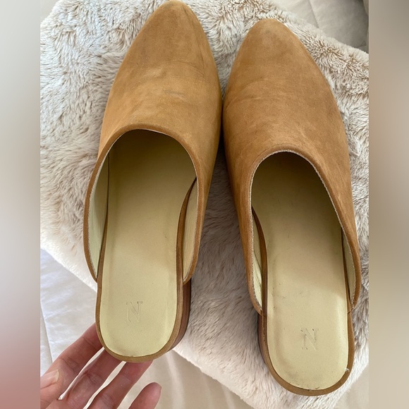 Nisolo women’s All Day suede heeled mule in almond - Picture 7 of 10